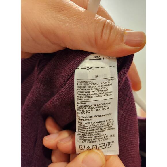 Banana Republic Luxe Yarn Cashmere Silk Blend Sweater M Plum Purple Soft Knit - Picture 4 of 4